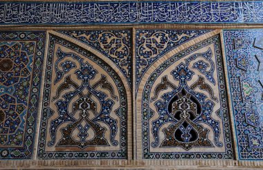 İran 'ın İsfahan ilinde yer alan Jameh Camii 9. yüzyılda inşa edilmiştir..