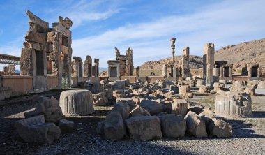 İran 'ın Şiraz kentinde ve Pers İmparatorluğu' nun başkentinde yer alan Persepolis, yaklaşık 2500 yıl önce Pers Kralı I. Darius tarafından kuruldu..