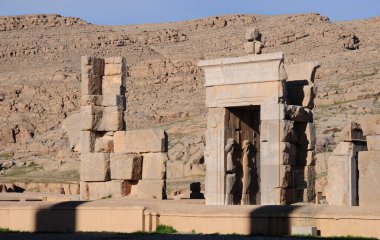 İran 'ın Şiraz kentinde ve Pers İmparatorluğu' nun başkentinde yer alan Persepolis, yaklaşık 2500 yıl önce Pers Kralı I. Darius tarafından kuruldu..