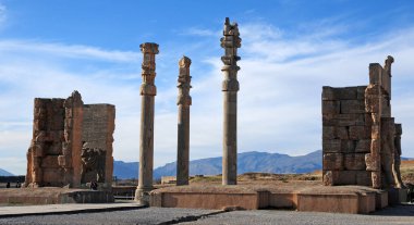 İran 'ın Şiraz kentinde ve Pers İmparatorluğu' nun başkentinde yer alan Persepolis, yaklaşık 2500 yıl önce Pers Kralı I. Darius tarafından kuruldu..