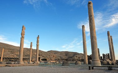 İran 'ın Şiraz kentinde ve Pers İmparatorluğu' nun başkentinde yer alan Persepolis, yaklaşık 2500 yıl önce Pers Kralı I. Darius tarafından kuruldu..