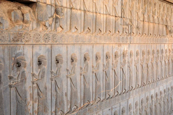 İran 'ın Şiraz kentinde ve Pers İmparatorluğu' nun başkentinde yer alan Persepolis, yaklaşık 2500 yıl önce Pers Kralı I. Darius tarafından kuruldu..