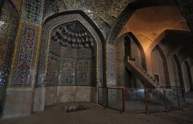 İran 'ın Şiraz kentindeki Vekil Camii 18. yüzyılda inşa edildi..