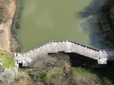İstanbul, Türkiye 'deki Belgrad Ormanlarında Ayvat Barajı Osmanlı döneminde inşa edildi.
