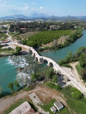 Seljuk döneminde Türkiye 'nin Antalya kentinde yer alan Koprucay Köprüsü (Aspendos Köprüsü) inşa edildi..