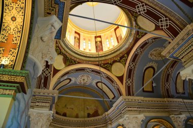 Cunda Adası, Turkey. 11 Ağustos 2019. Balikesir 'in Cunda Adası' ndaki Tarihi Taksiyarhis Kilisesinden bir manzara
