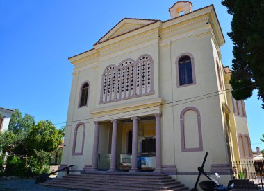 Cunda Adası, Turkey. 11 Ağustos 2019. Balikesir 'in Cunda Adası' ndaki Tarihi Taksiyarhis Kilisesinden bir manzara