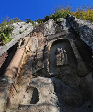 Türkiye 'nin Amasra kentinde bulunan Kuskayasi Anıtı, Romalılar tarafından 1. yüzyılda inşa edildi..