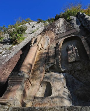 Türkiye 'nin Amasra kentinde bulunan Kuskayasi Anıtı, Romalılar tarafından 1. yüzyılda inşa edildi..