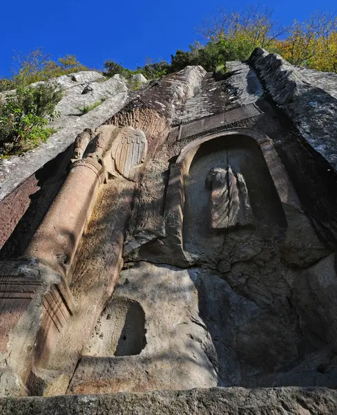 Türkiye 'nin Amasra kentinde bulunan Kuskayasi Anıtı, Romalılar tarafından 1. yüzyılda inşa edildi..