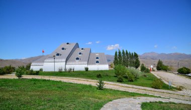 Bayburt, Türkiye. 18 Ağustos 2018. Türkiye 'nin Bayburt kentinde bulunan Baks Müzesi, çağdaş ve geleneksel el sanatlarının sergilendiği bir müzedir..