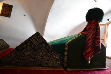 Osmanlı İmparatorluğu 'nun ruhani kurucusu Edebali, Türkiye' nin Bilecik kentindeki Seyh Edebali mezarlığına gömüldü..