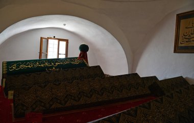 Osmanlı İmparatorluğu 'nun ruhani kurucusu Edebali, Türkiye' nin Bilecik kentindeki Seyh Edebali mezarlığına gömüldü..