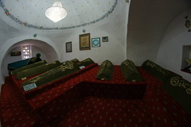 Osmanlı İmparatorluğu 'nun ruhani kurucusu Edebali, Türkiye' nin Bilecik kentindeki Seyh Edebali mezarlığına gömüldü..