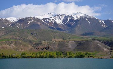 Adilcevaz 'daki Aygir Gölü, Bitlis, Türkiye.