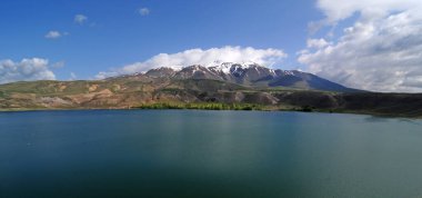 Adilcevaz 'daki Aygir Gölü, Bitlis, Türkiye.