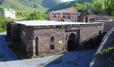 Bitlis, Türkiye 'de yer alan Husrev Pasa Caravanserai 16. yüzyılda inşa edildi..