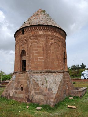 Türkiye 'nin Ahlat kentindeki İkiz Kasalar 13. yüzyılda inşa edildi..