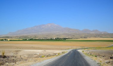 Suphan Dağı ve Sodali Gölü - Bitlis - TURKEY
