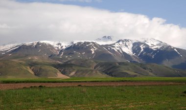 Suphan Dağı ve Sodali Gölü - Bitlis - TURKEY