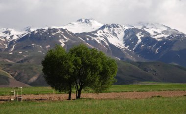 Suphan Dağı ve Sodali Gölü - Bitlis - TURKEY