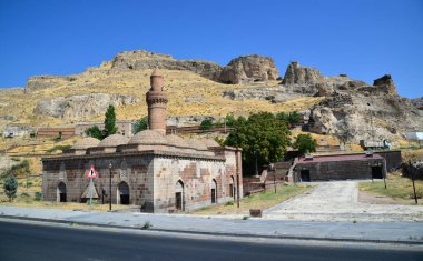 Türkiye 'nin Adilcevaz ilçesinde yer alan Tuğul Bey Camii 16. yüzyılda inşa edildi..
