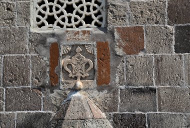 Türkiye 'nin Adilcevaz ilçesinde yer alan Tuğul Bey Camii 16. yüzyılda inşa edildi..