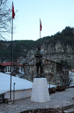 Türkiye 'nin Bolu kentinde yer alan Mudurnu Kasabası, eski Osmanlı evleri ve tarihi eserleriyle önemli bir turizm kentidir..