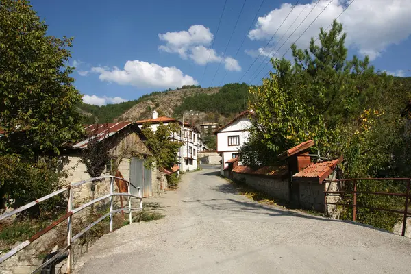 Türkiye 'nin Bolu kentinde yer alan Mudurnu Kasabası, eski Osmanlı evleri ve tarihi eserleriyle önemli bir turizm kentidir..