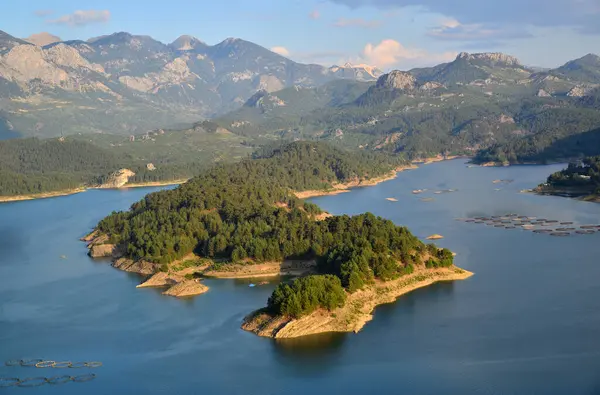 Burdur 'un Bucak kentindeki Karacaoren Baraj Gölü