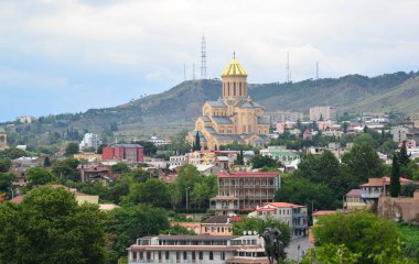 Gürcistan 'ın Tiflis şehrinde yer alan Sameba Katedrali, ülkenin en büyük kilisesidir..