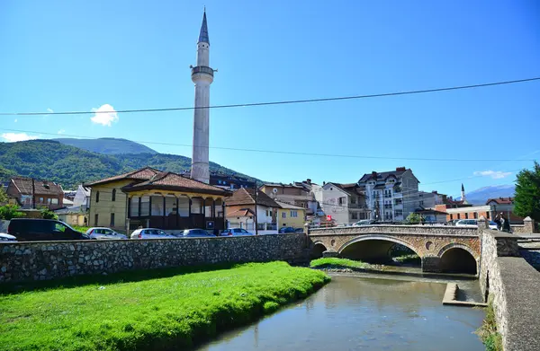 Kosova 'nın Prizren kentindeki Tarihi Suzi Celebi Camii ve Köprüsü Osmanlı döneminde inşa edildi..