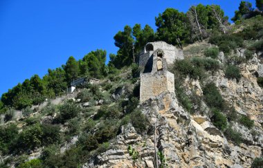 Arnavutluk 'un Berat kentindeki Tarihi Evler ve Berat Şatosu manzarası