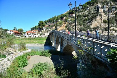 Arnavutluk 'un Berat kentindeki tarihi Gorica Köprüsü, Osmanlı döneminde inşa edildi..
