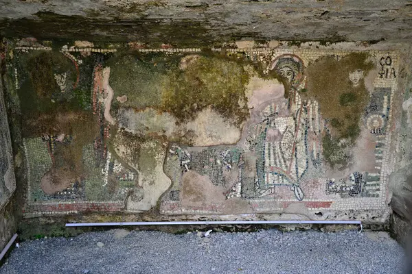 Arnavutluk 'un Durres kentindeki Antik Tiyatro manzarası