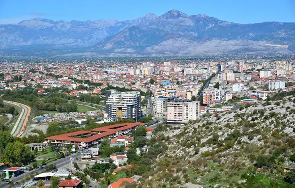 Arnavutluk 'un Şkodra kentinin manzarası