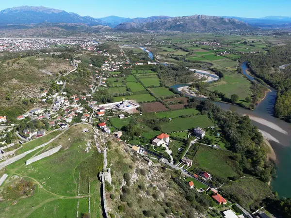 Arnavutluk 'un Şkodra kentinin manzarası