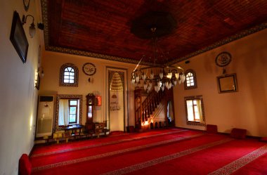 Arnavutluk 'un Kruje kentindeki Tarihi Pazar Camii, Osmanlı döneminde inşa edildi..