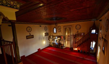 Arnavutluk 'un Kruje kentindeki Tarihi Pazar Camii, Osmanlı döneminde inşa edildi..