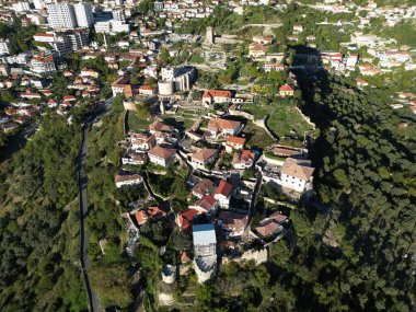 Arnavutluk 'un tarihi Kruje kasabasının manzarası