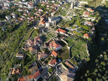 Arnavutluk 'un tarihi Kruje kasabasının manzarası