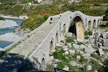 Arnavutluk 'un Şkodra kentindeki tarihi Mes Köprüsü, Osmanlı döneminde 18. yüzyılda inşa edildi..