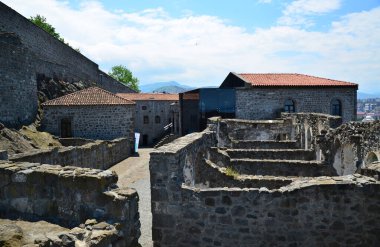 Türkiye 'nin Trabzon kentinde yer alan Kizlar Manastırı Bizans döneminde inşa edildi..