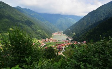 Türkiye 'nin Trabzon kentinde yer alan Uzungol, ülkede en çok ziyaret edilen yerlerden biri..
