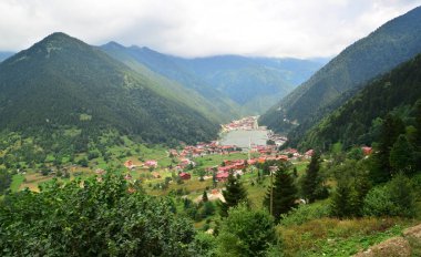 Türkiye 'nin Trabzon kentinde yer alan Uzungol, ülkede en çok ziyaret edilen yerlerden biri..