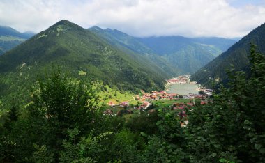Türkiye 'nin Trabzon kentinde yer alan Uzungol, ülkede en çok ziyaret edilen yerlerden biri..