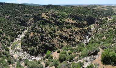 Türkiye 'nin Usak ilinde yer alan Tasyaran Vadisi, doğal oluşumuyla önemli bir turizm merkezidir..