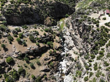 Türkiye 'nin Usak ilinde yer alan Tasyaran Vadisi, doğal oluşumuyla önemli bir turizm merkezidir..