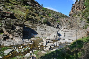 Türkiye 'nin Usak ilinde yer alan Tasyaran Vadisi, doğal oluşumuyla önemli bir turizm merkezidir..
