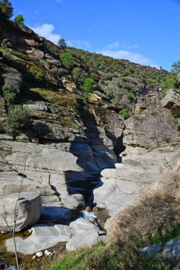 Türkiye 'nin Usak ilinde yer alan Tasyaran Vadisi, doğal oluşumuyla önemli bir turizm merkezidir..